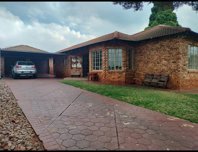 3 BEDROOM HOUSE FOR SALE IN DORANDIA